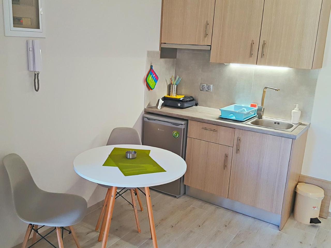 Minimalistic Studio Apartments Iraklion Buitenkant foto