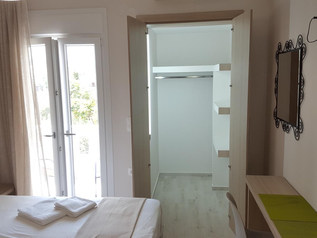 Minimalistic Studio Apartments Iraklion Buitenkant foto